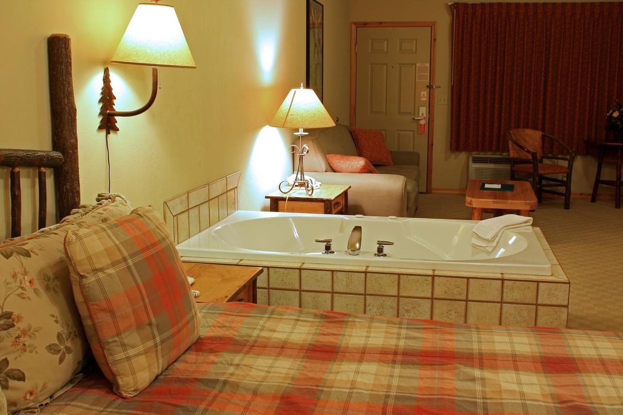 Mountain Lake Lodge Woods Bay Bagian luar foto